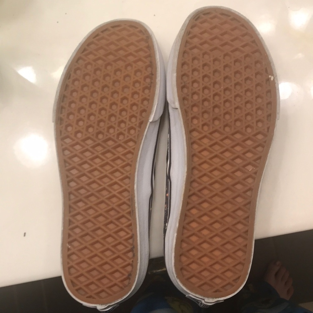 Shoes - Picture 3 of 4